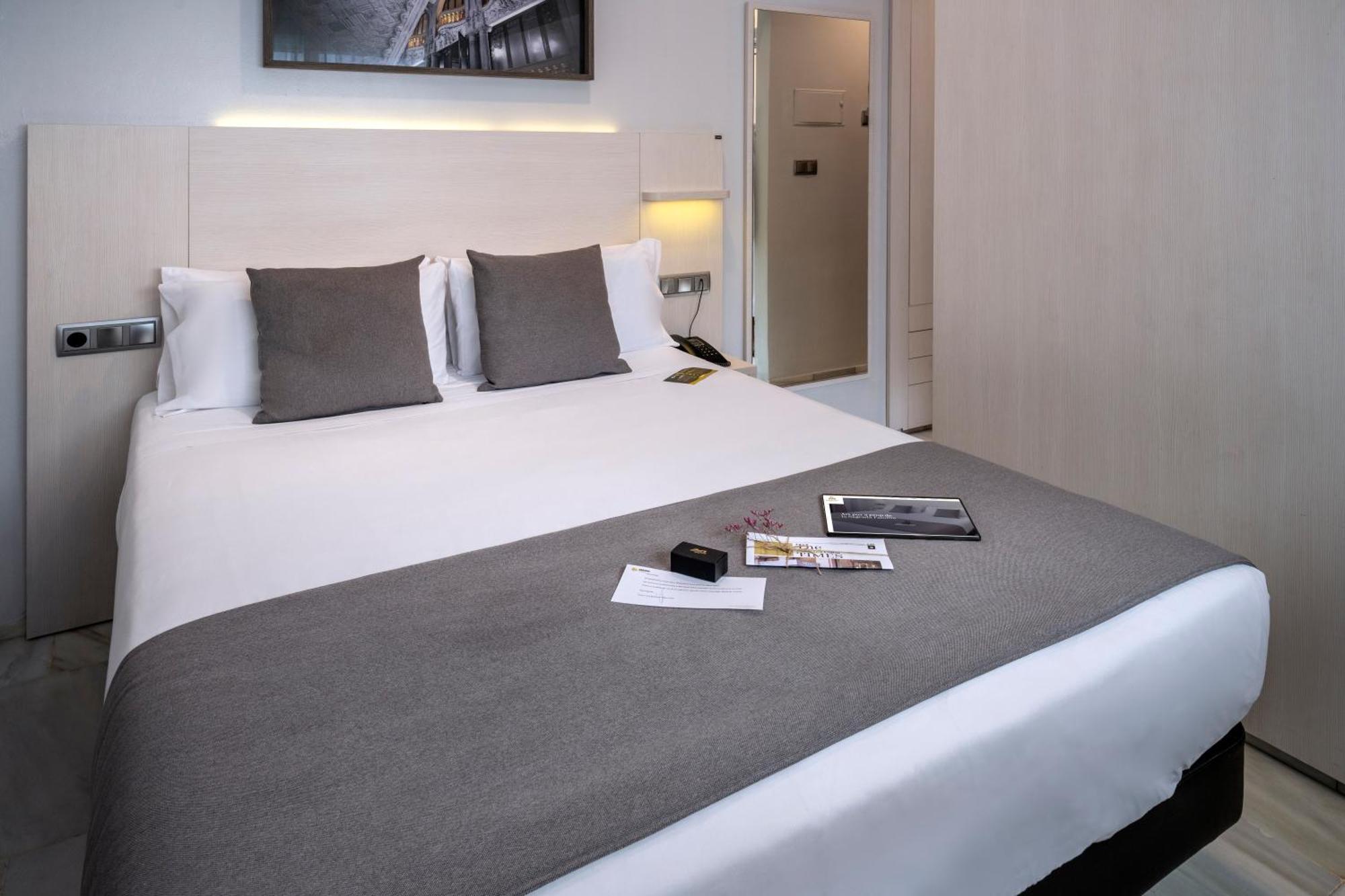 Serhs Carlit Boutique Hotel Barcelona Room photo